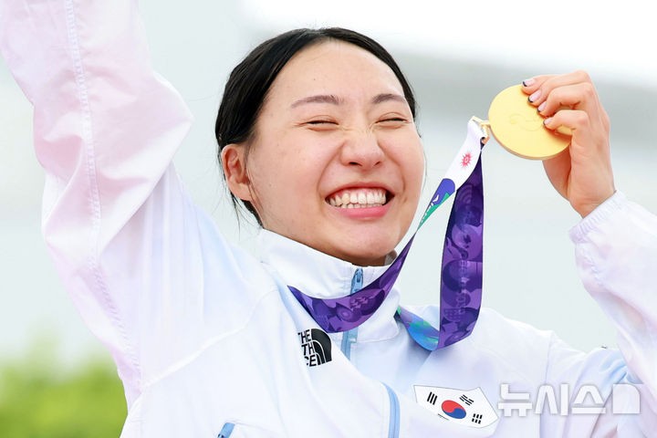 オリンピック公式銀メダル(韓国欠)17枚　直径40mm 限定版 韓国初の金」近代五種の成勝民「LAオリンピックも期待してください