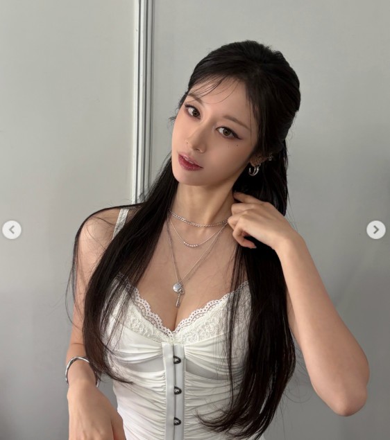 T-ARAのジヨン、レーストップで見せたボリューム感···グラマラスな